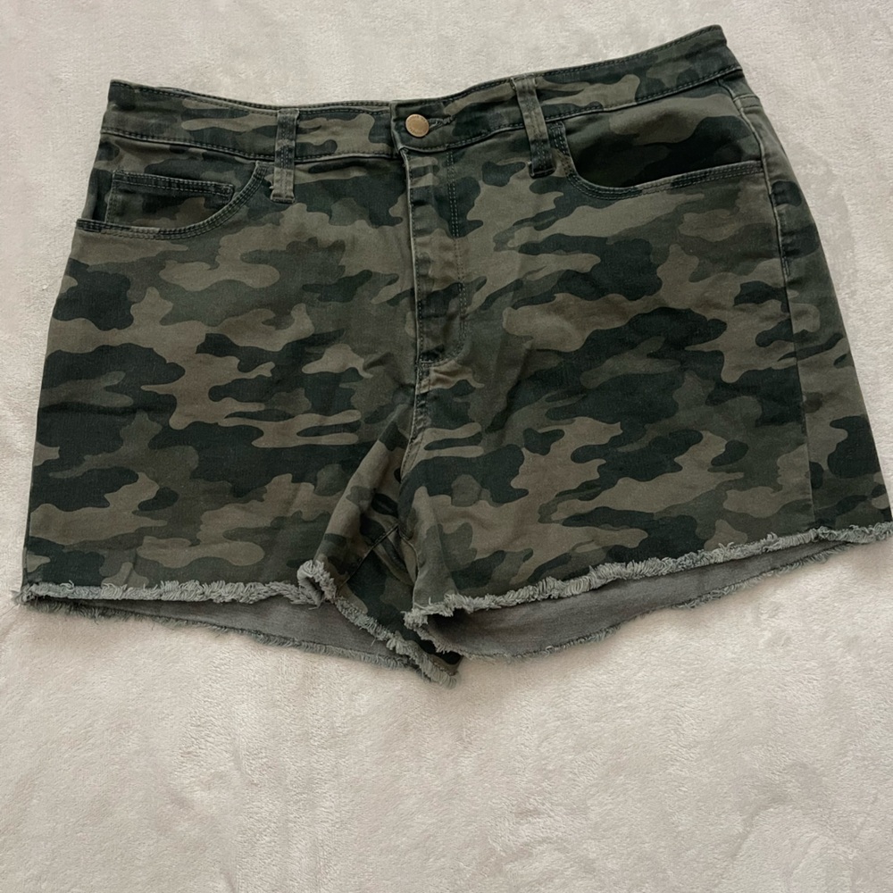 Camo Green Women's Shorts
